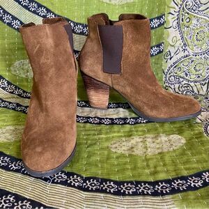 Vince Camuto Hessa Brown Suede Ankle Boots Size 6.5